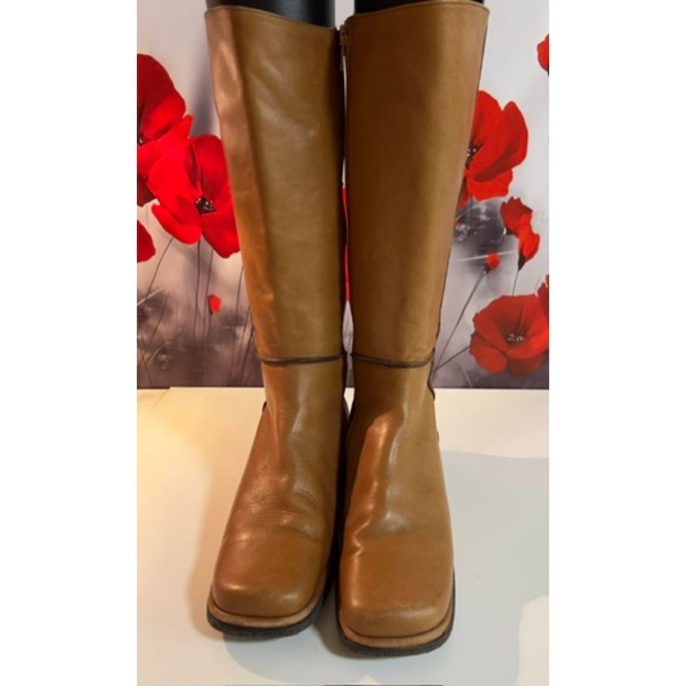 Pedro Miralles leather boots in EUC. Size 38 (7.5)